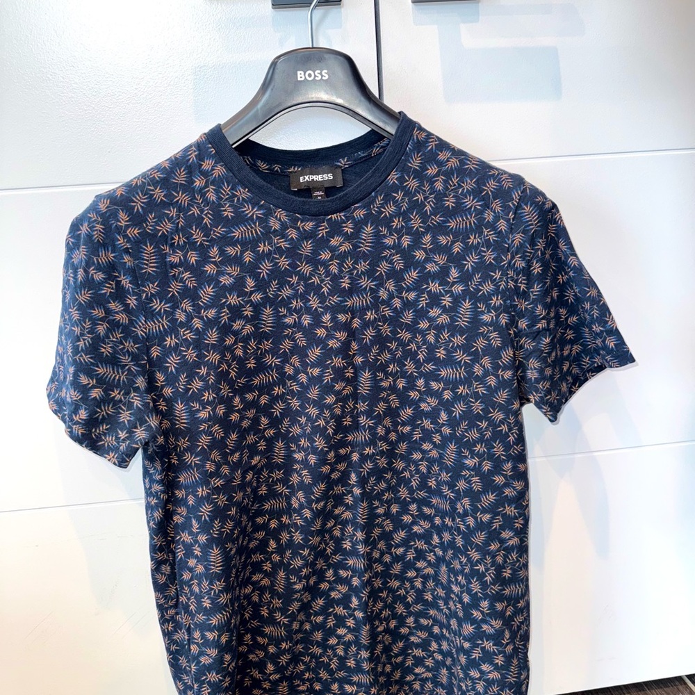 Express Men's Short Sleeve Shirt with Navy and Brown Pattern